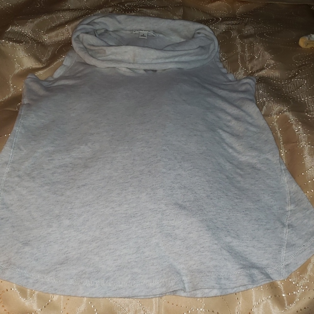 Banana republic sleeveless crowl neck tank